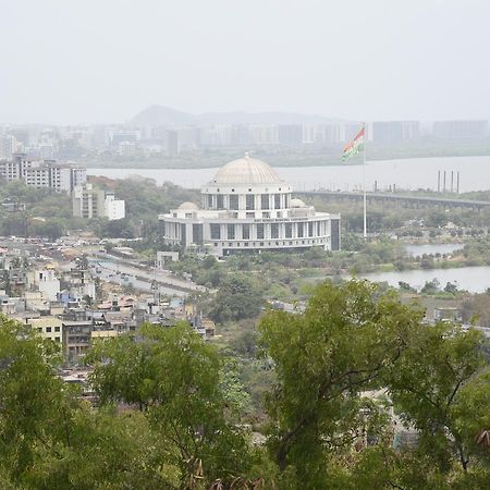 The Sky Inn Navi Mumbai Exterior foto